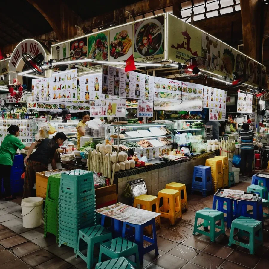 Sân ngoài trời buổi tối